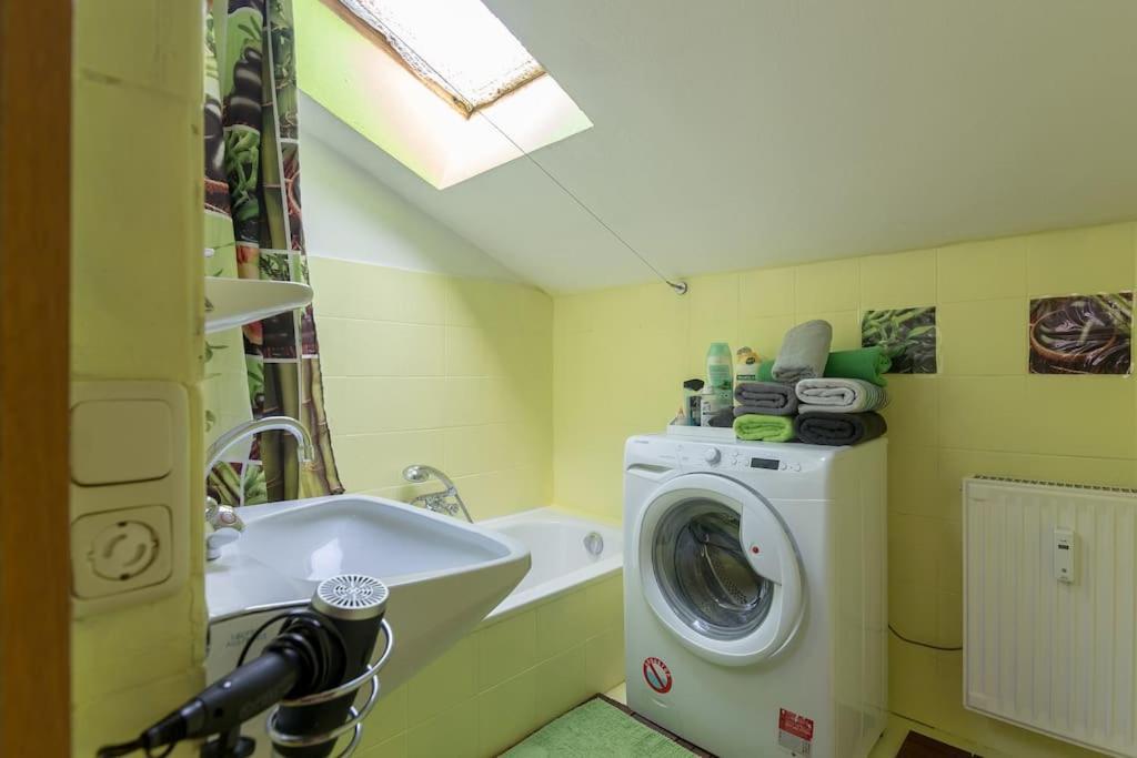 Lovely Spacious 3Room Loft Under Roof-100M2-Touristarea Rauth Buitenkant foto